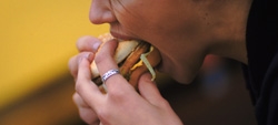 Intoxicação alimentar fora de casa: como reclamar