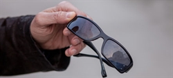 Óculos de sol com defeito: Essilor substitui lentes