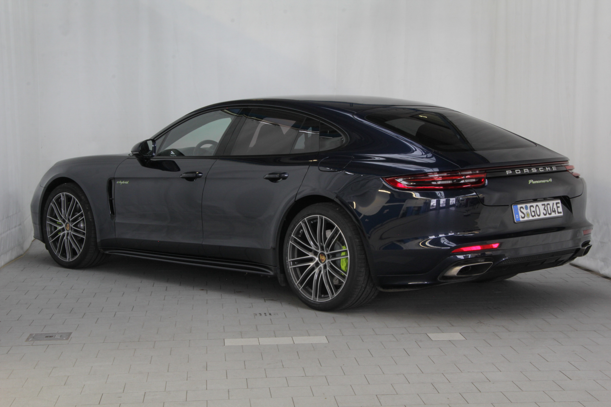 PORSCHE PANAMERA 4 E-HYBRID